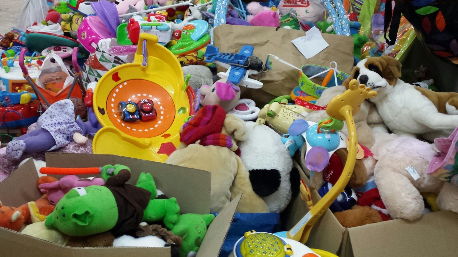 El Ayuntamiento de Ciempozuelos repartirá más de 1.000 juguetes familias con menos recursos - Ayuntamiento de